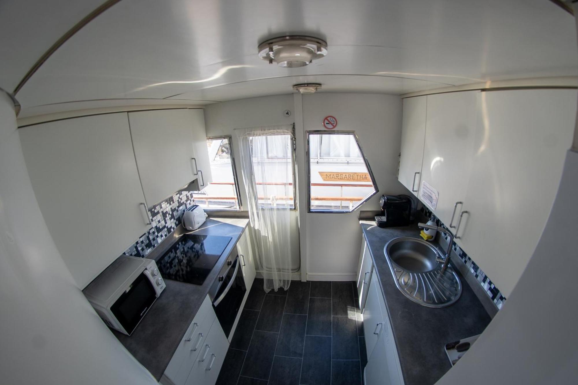 Boat Aloha Hotell Sant Adrià de Besòs Exteriör bild