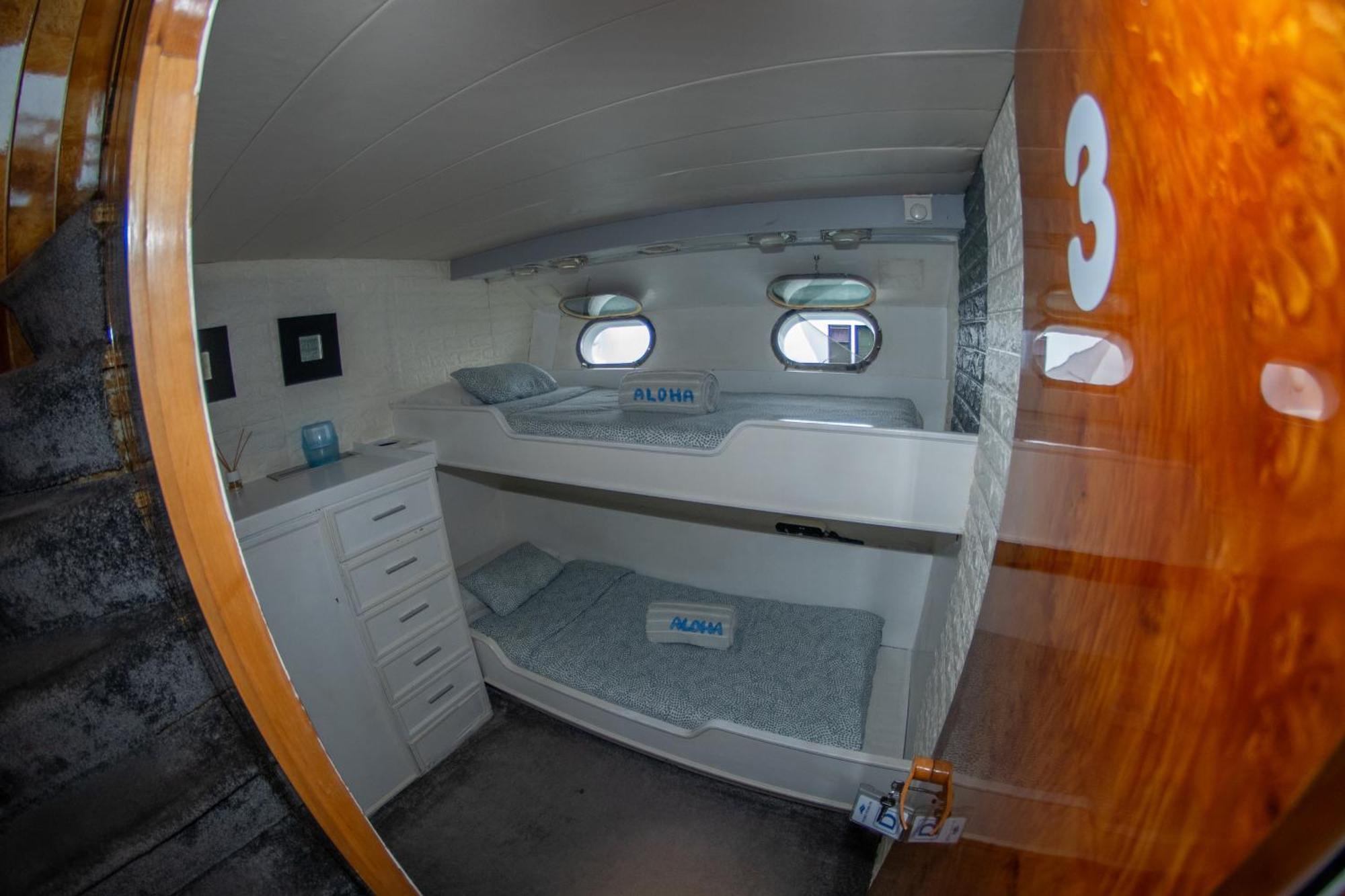 Boat Aloha Hotell Sant Adrià de Besòs Exteriör bild